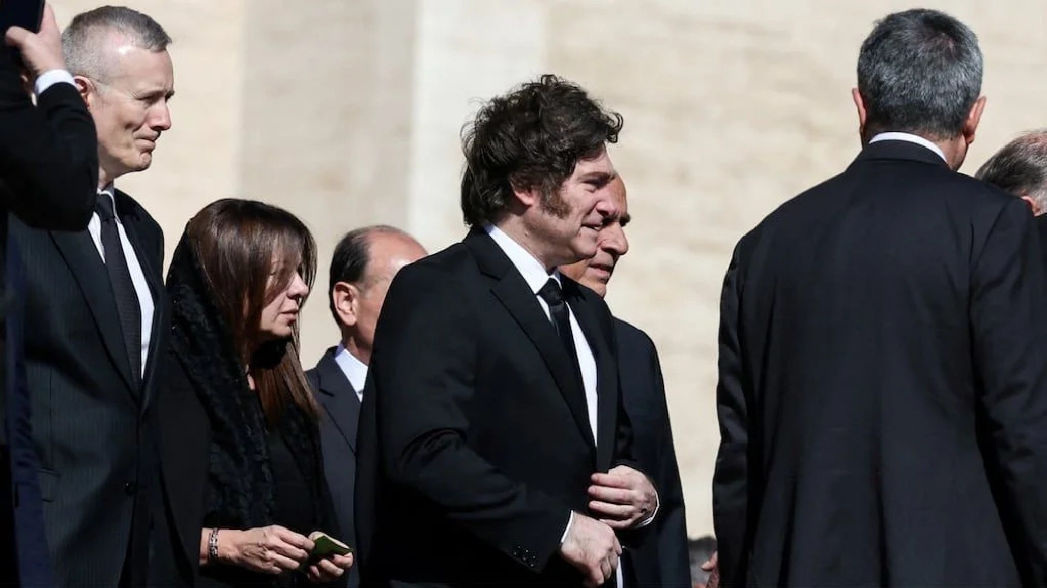 Javier Milei regresó a Argentina tras participar del funeral del Papa Francisco