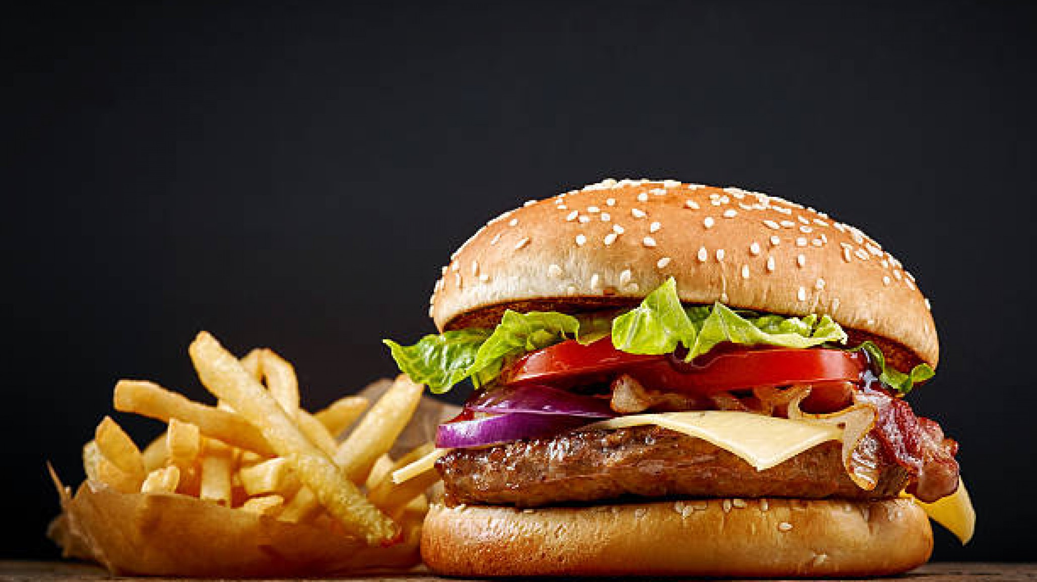 Clausuraron una hamburguesería por cuatro casos de intoxicación con salmonella