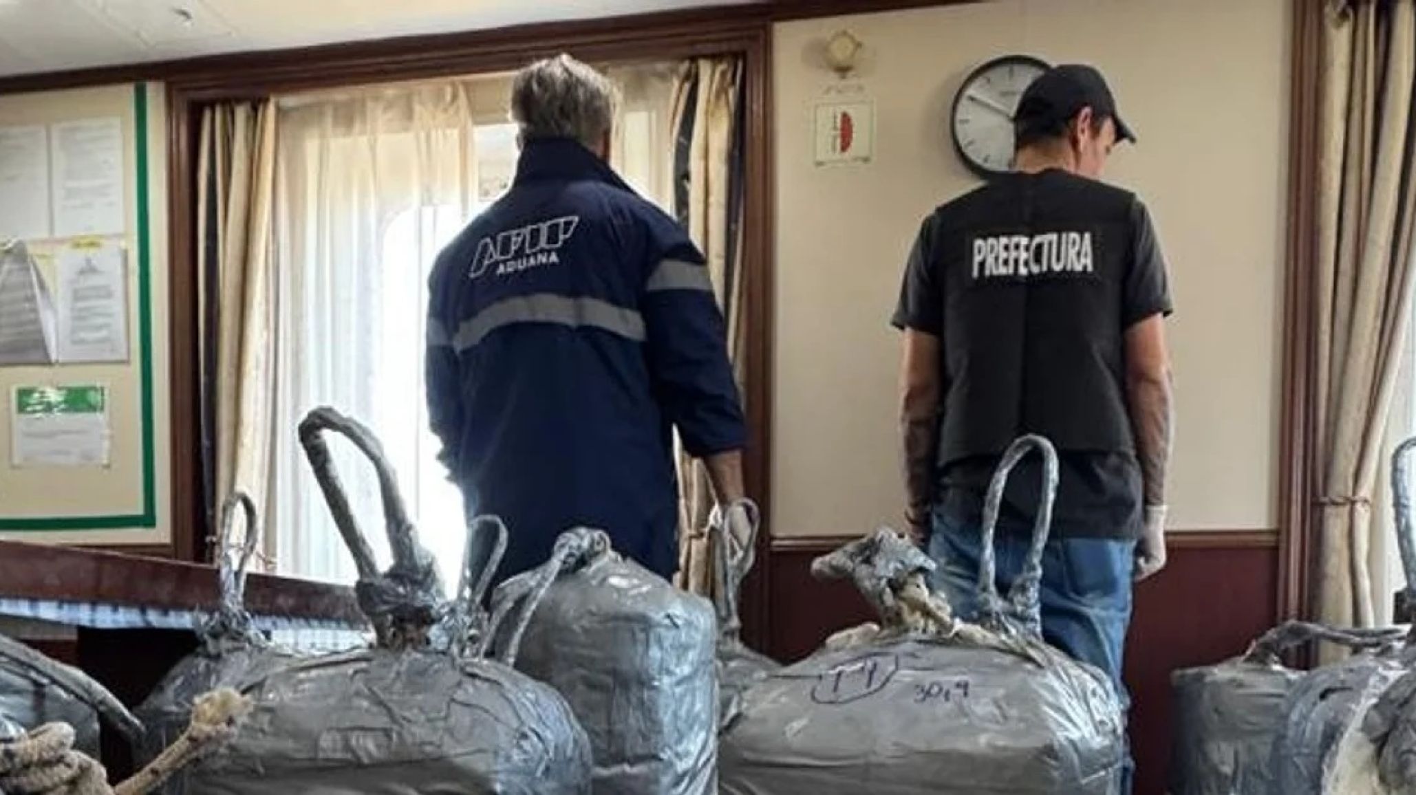 Descubrieron un millonario cargamento de cocaína oculto en un buque