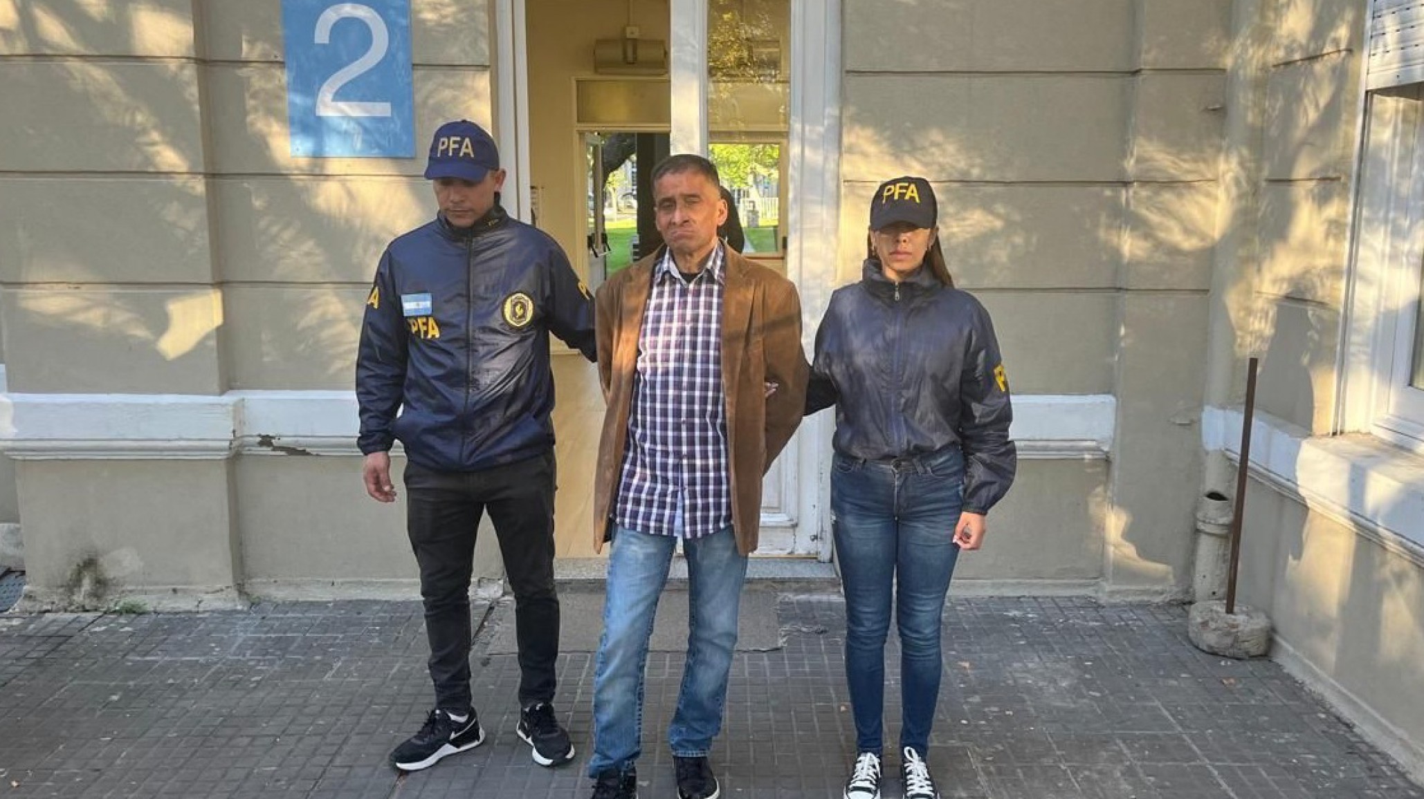 Dos ciudadanos extranjeros expulsados del país por delitos de robo y asalto a mano armada