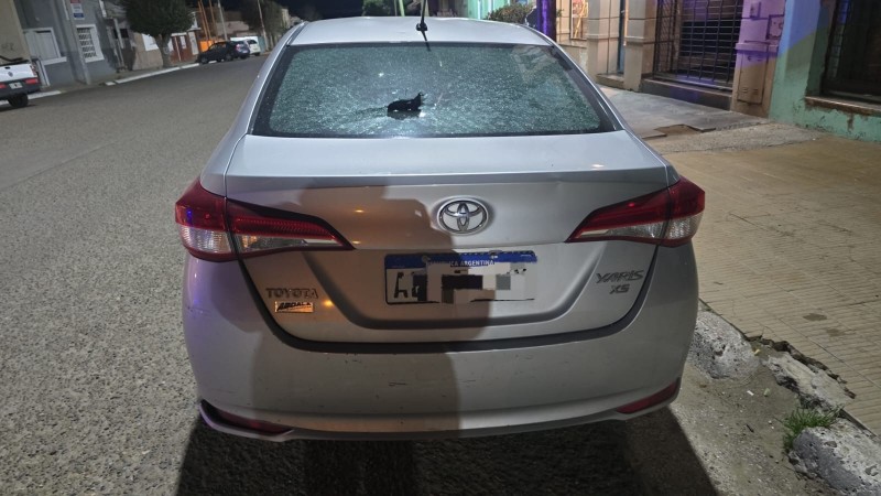 Madrugada picante en el centro: cayeron dos mayores y dos menores por romper autos y un local