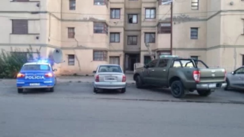 Un joven pelea por su vida tras caer de monoblock: Lo tiraron por la ventana "unos conocidos"