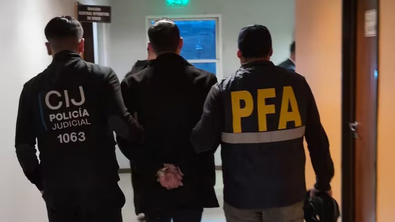 Un inspector de la Policía Federal detenido por distribución de material de abuso sexual infantil