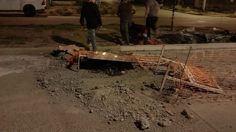 "Mi hijo la sacó barata, pero mañana puede ser otro": denuncia por una obra con escasa señalización que provocó un accidente en moto