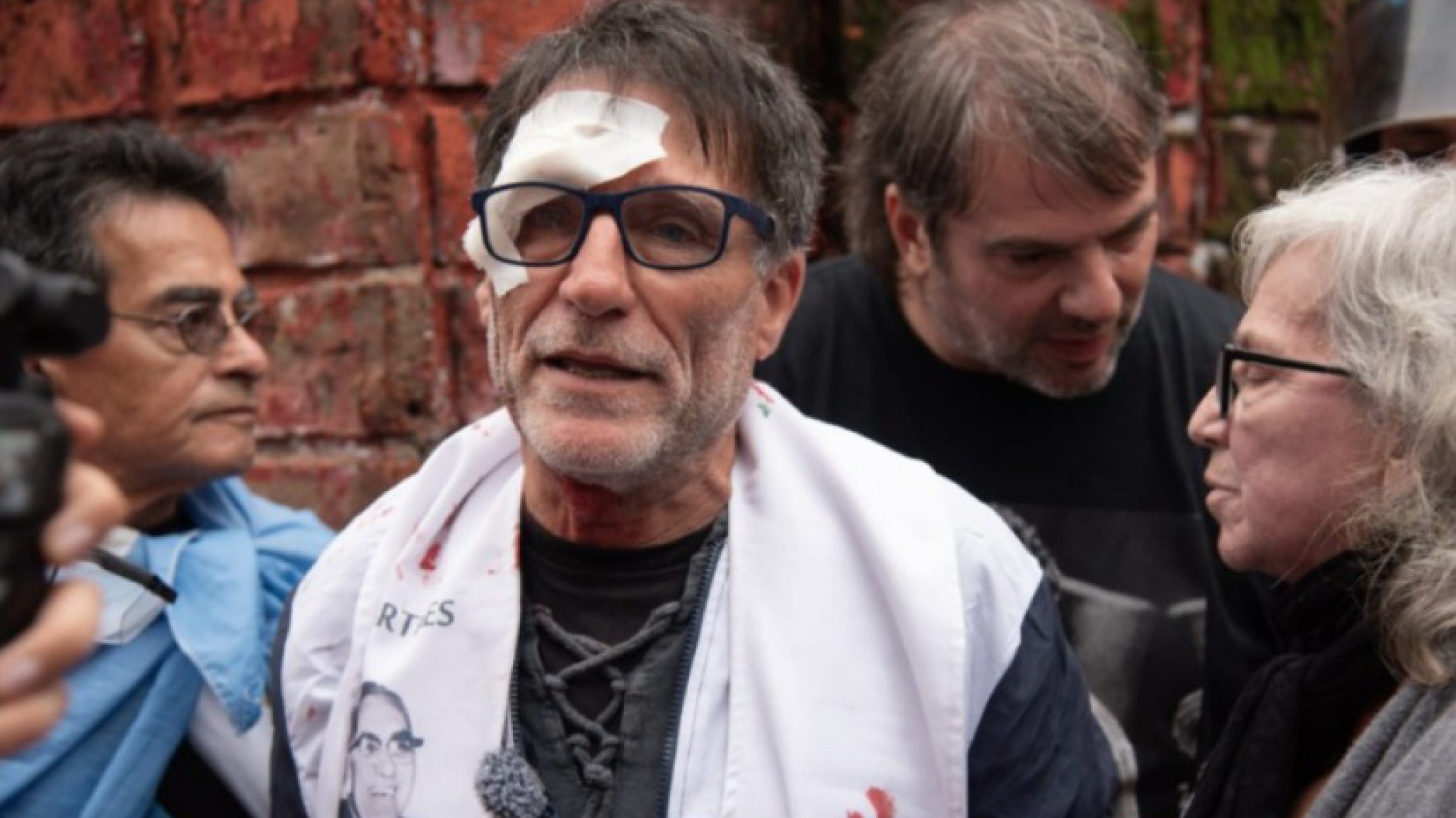 El padre Paco Olveira fue golpeado por Prefectura durante la marcha de jubilados frente al Congreso