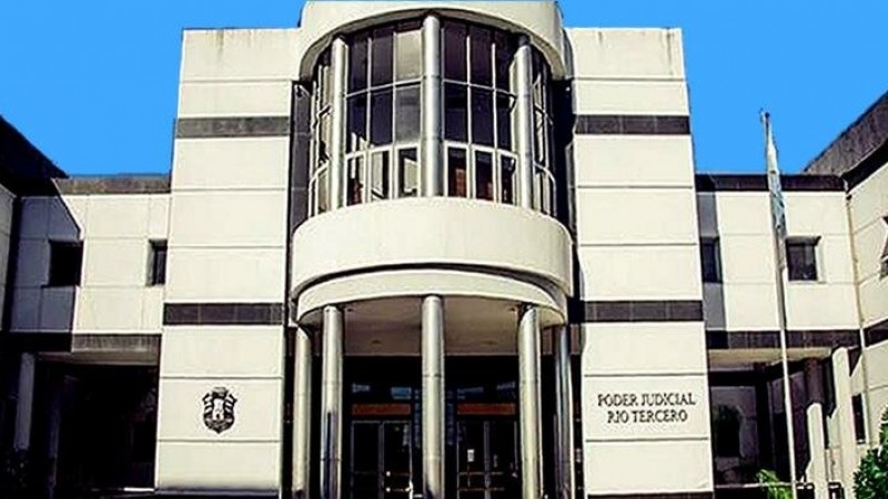 Una niña escapó de su casa y alertó a los vecinos el calvario que vivía junto a sus hermanas: el padre fue condenado por abuso sexual