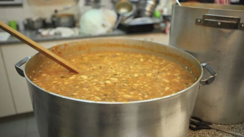 Pies en el Barrio convoca a un gran festejo del 25 de Mayo con locro y peña popular en Comipa