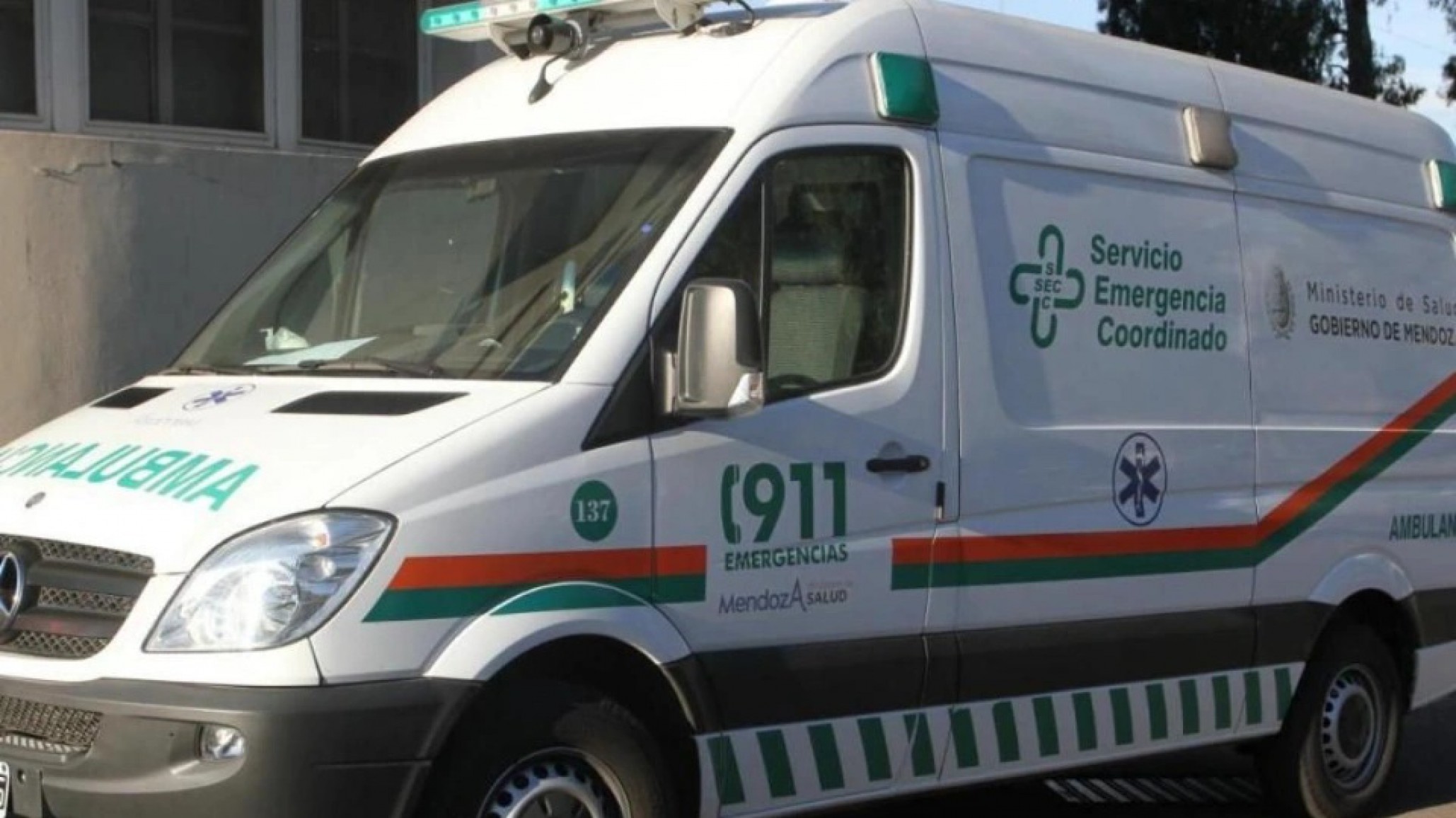 Trágico accidente en San Martín: Una anciana de 85 años cayó de un colectivo por una frenada brusca y murió