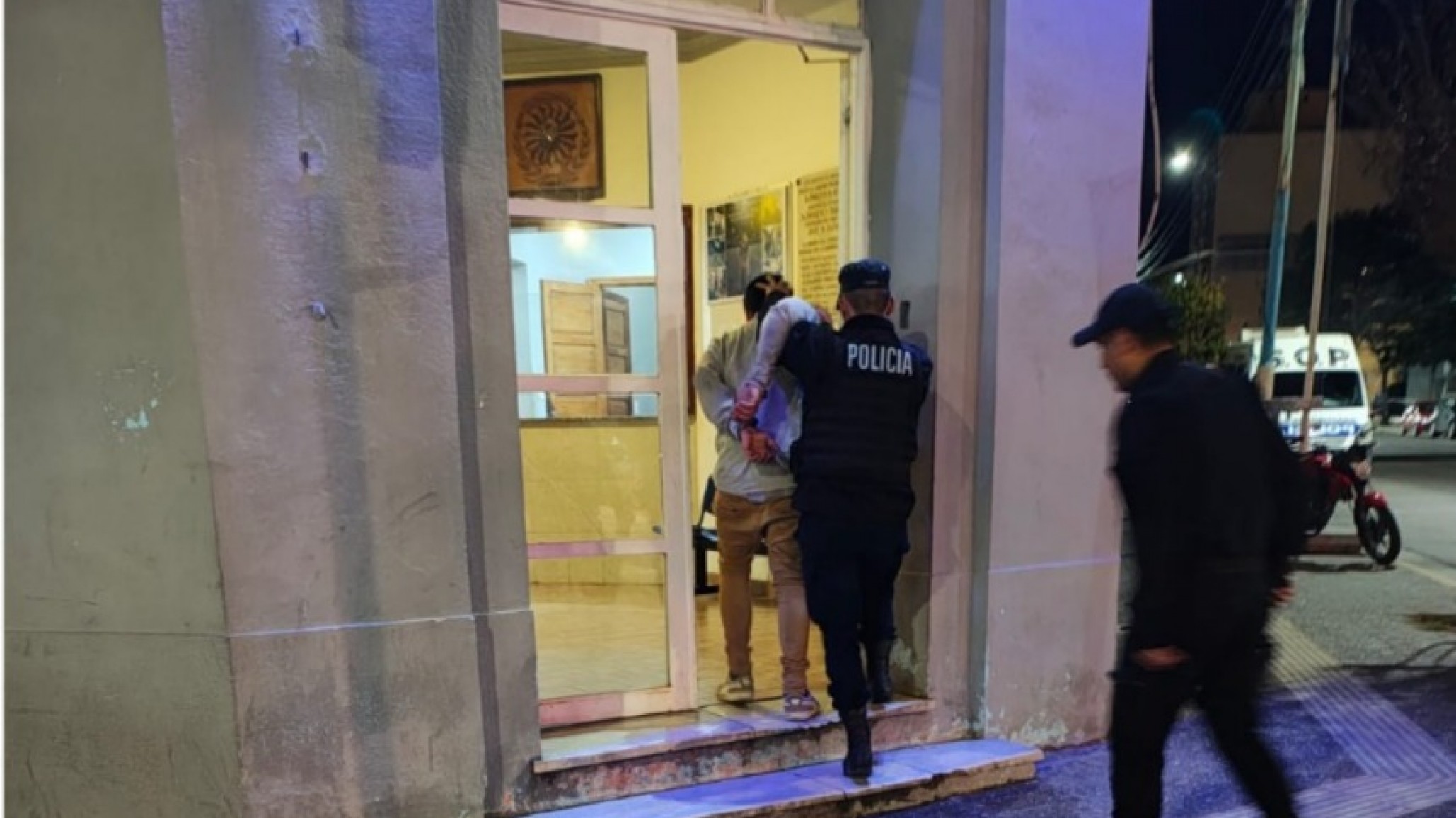 Amenazó al personal de seguridad de una clínica y fue detenido