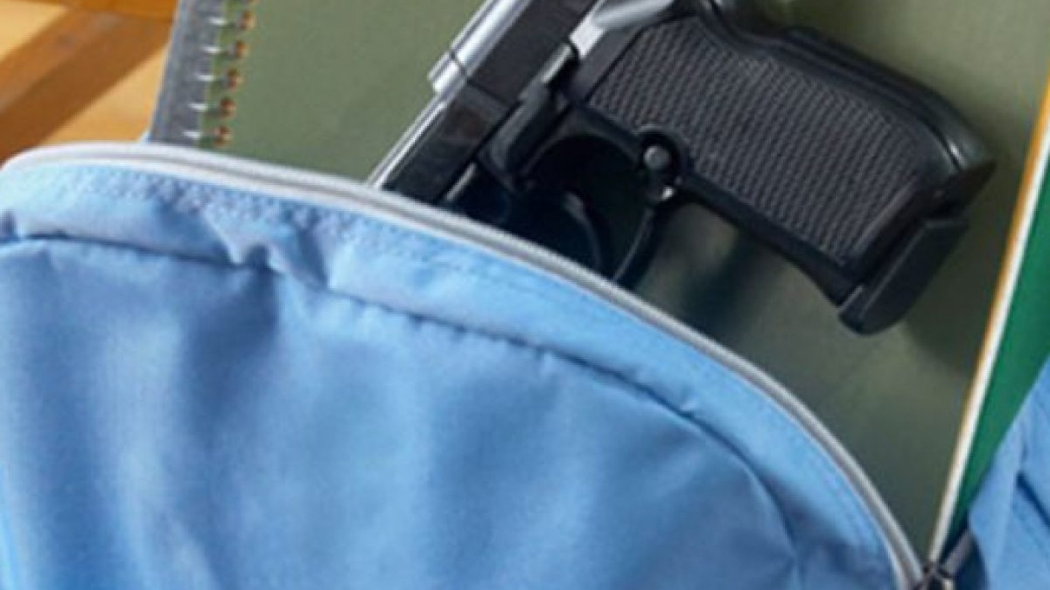 Chaco: Un alumno de 12 años llevó una pistola 9mm cargada a clases