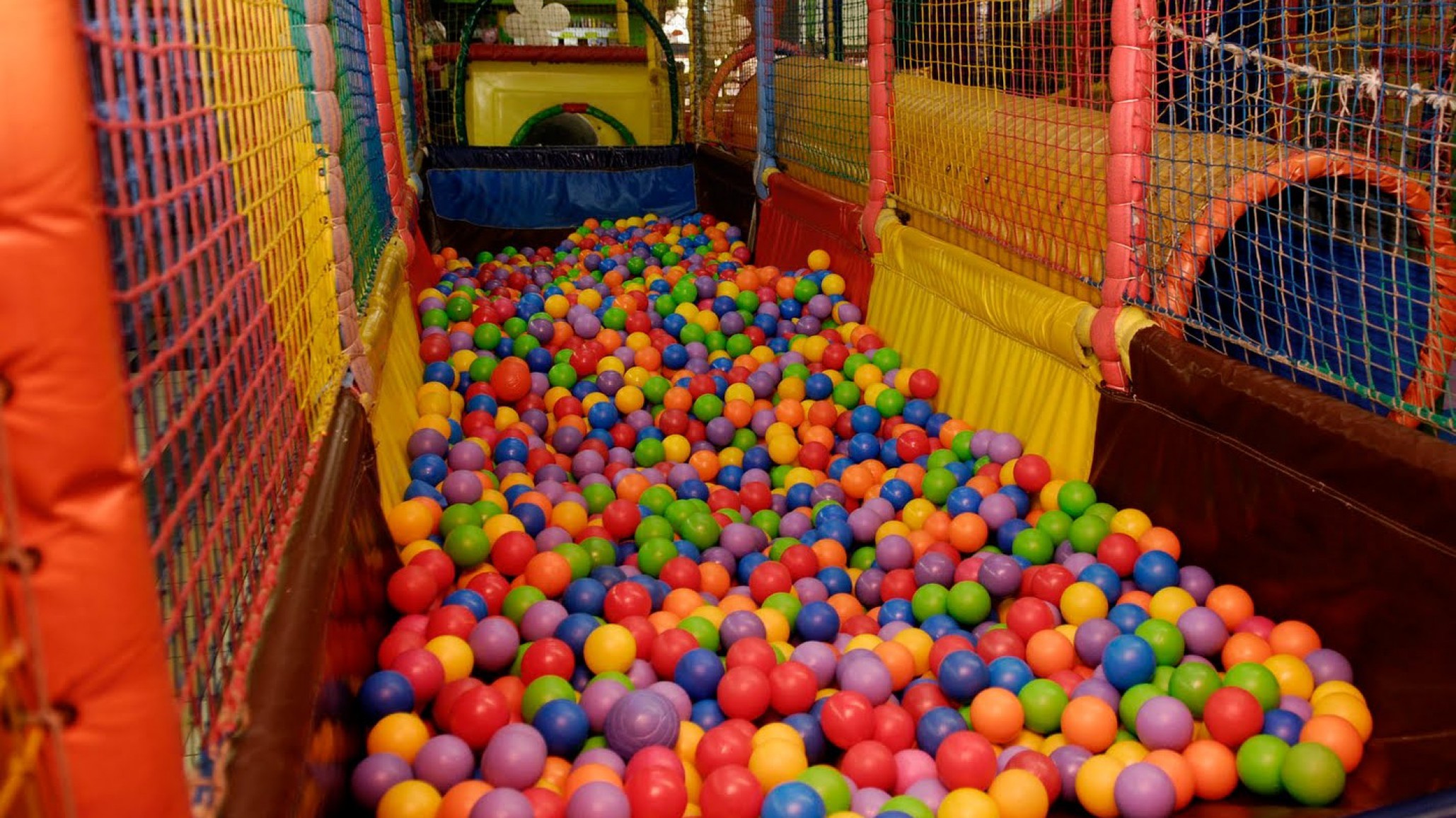 Grave denuncia en La Plata: el dueño de un pelotero fue acusado de abuso y amenazas