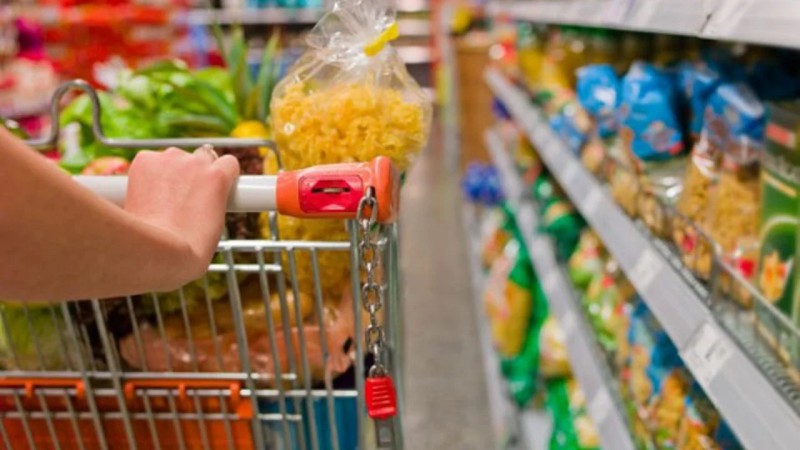 El Gobierno habilitó la importación de alimentos personales sin control de ANMAT