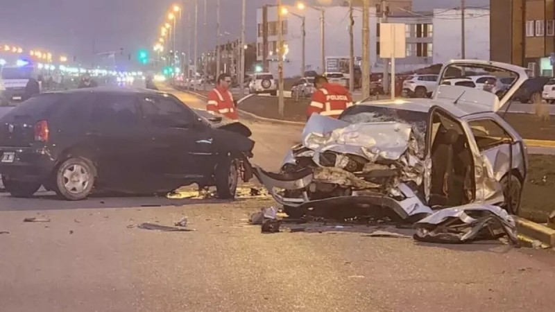 Invadió un carril en Ruta 3 y chocó: Dos muertos y menores en terapia intensiva