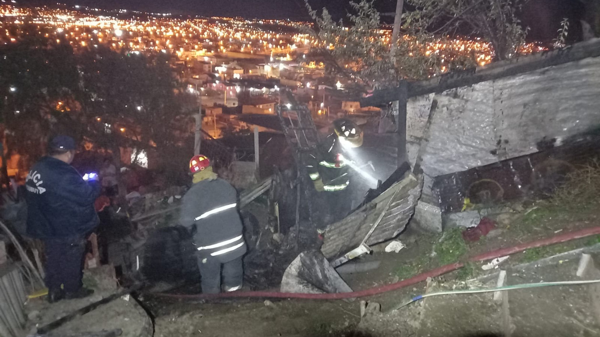 Hubo un incendio en una vivienda en la zona de Huergo y Las Margaritas