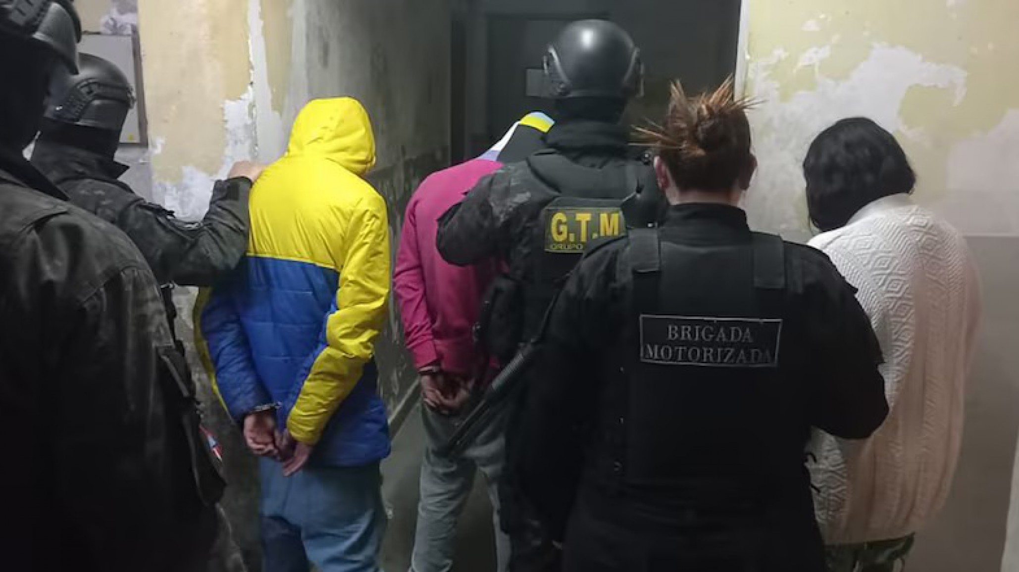 Escándalo en la policía de Santa Fe: una suboficial detenida por filtrar información a su novio preso