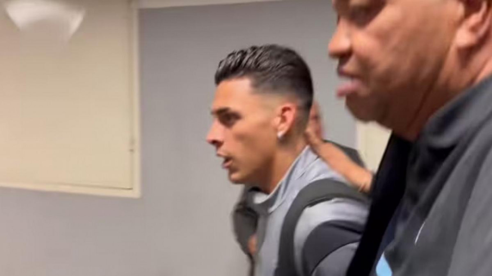Cristian Pavón fue detenido por escupir a un policía tras la eliminación de Gremio