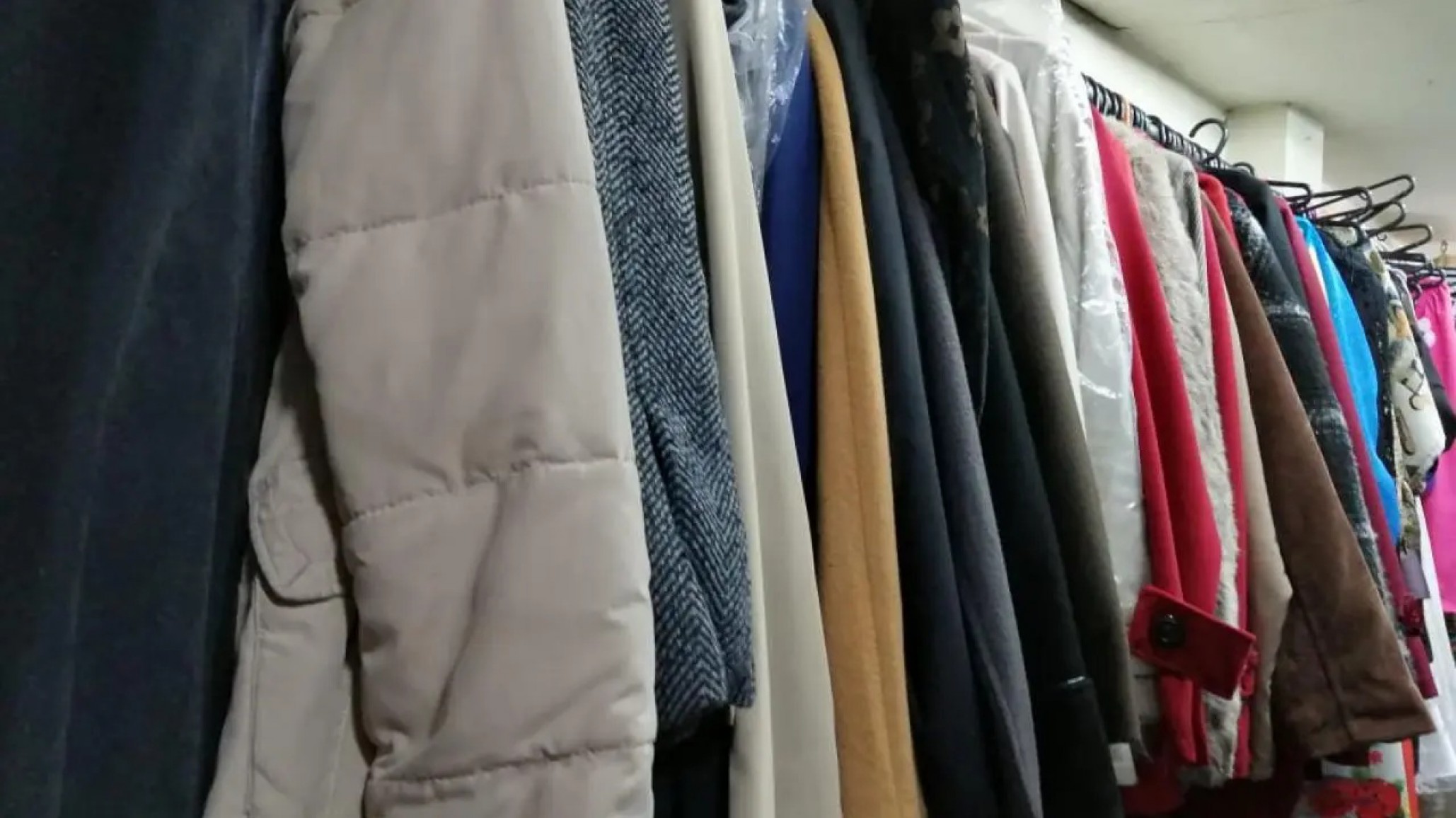 Entrega solidaria de abrigos en Comodoro: "la necesidad no es una novedad"