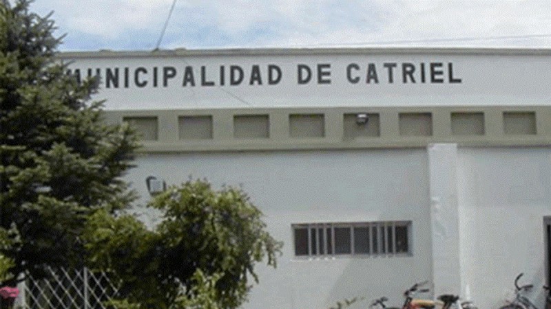 Un funcionario fue despedido tras ser filmado teniendo relaciones en una oficina municipal