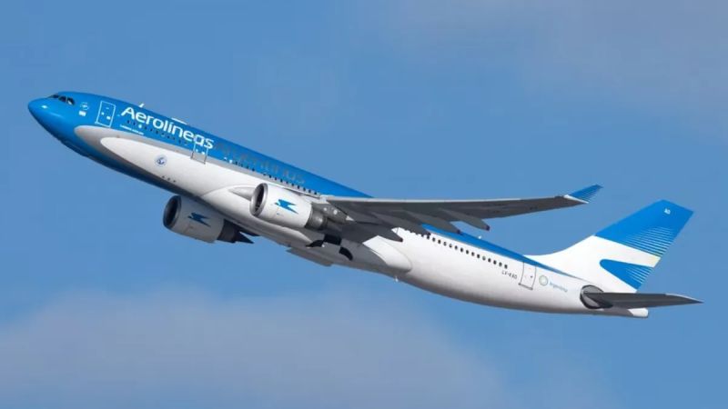 El Gobierno reducirá por decreto el descanso y las vacaciones de los pilotos argentinos