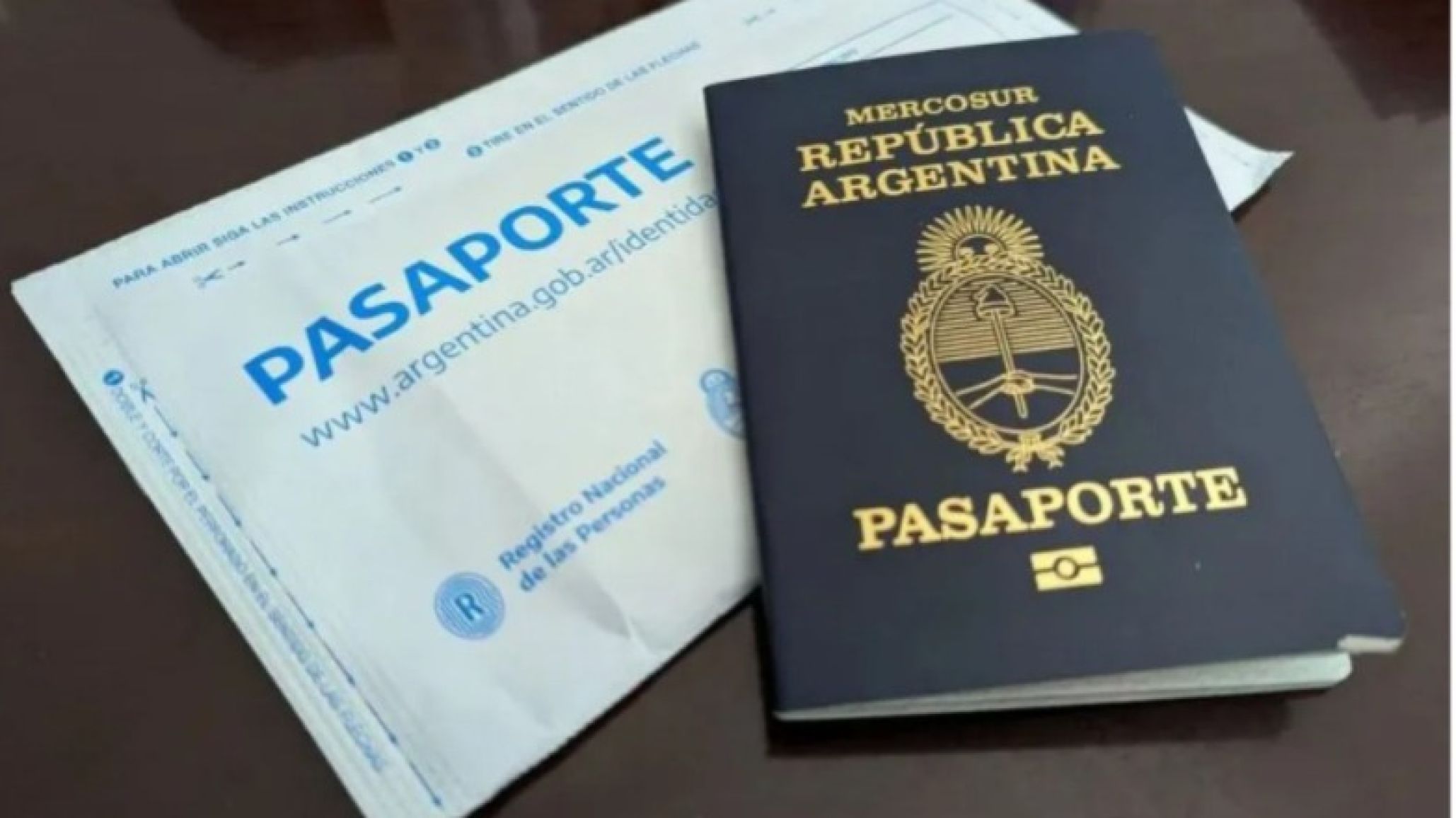 Nuevos pasaportes incluirán autorización para que menores viajen al exterior: ya no hará falta un poder adicional