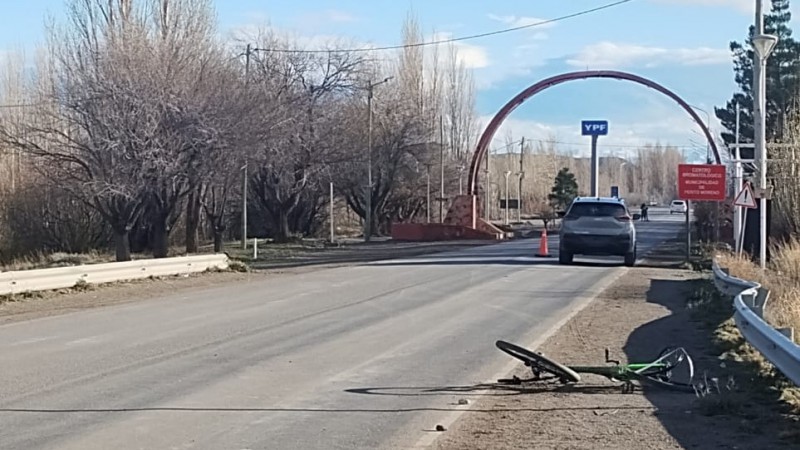 Trágico accidente en Perito Moreno: un ciclista murió al ser embestido por un auto en Ruta 43