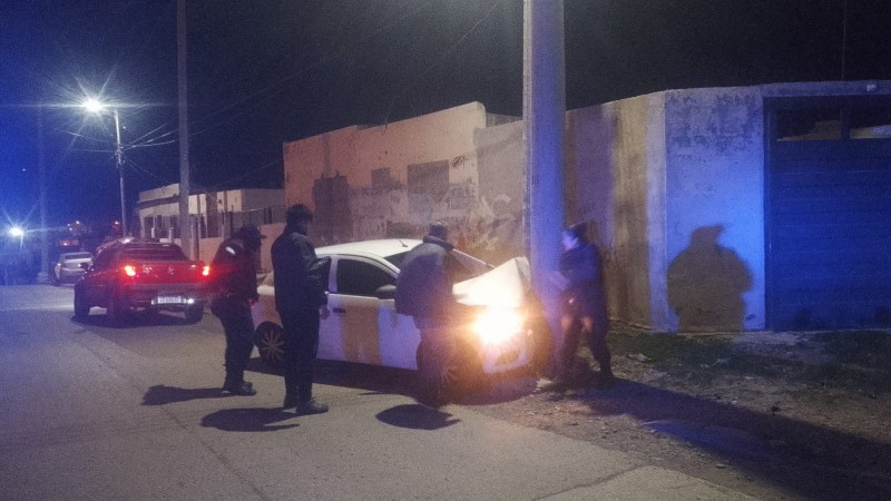 Chocó contra una columna de luz y dio positivo en alcoholemia