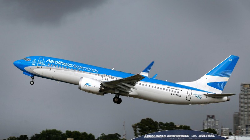 Pilotos de Aerolíneas Argentinas anunciaron una huelga total para el 10 de junio