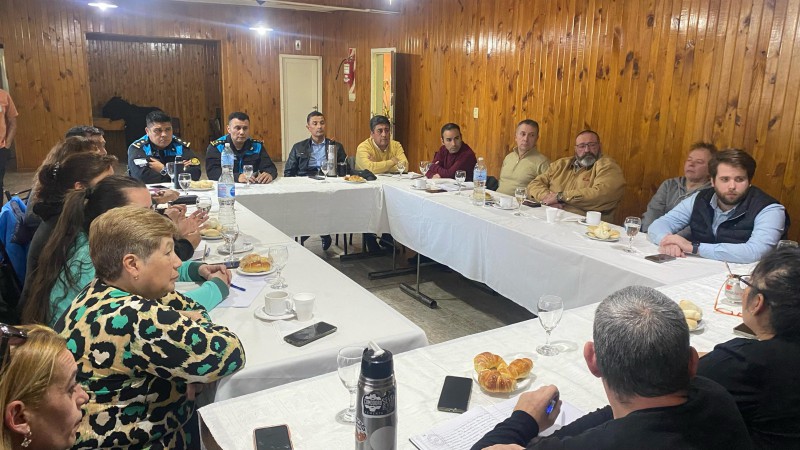 Reunión en Km 8: Vecinalistas y policías acordaron nuevas medidas para mejorar la seguridad