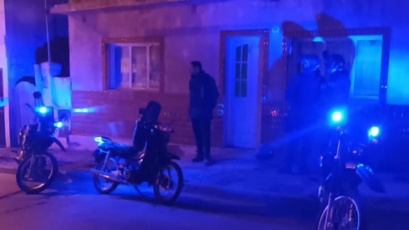 Hallaron una moto robada en el barrio José Fuchs y un hombre está imputado por encubrimiento