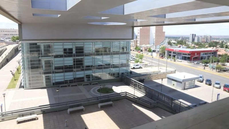 Un año sin cuota alimentaria: acusan a un juez de incumplir sus obligaciones