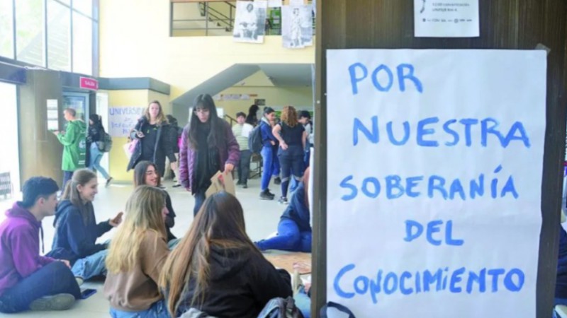 Docentes universitarios de Comodoro lanzan paro de 48 horas y anticipan posible marcha federal por financiamiento