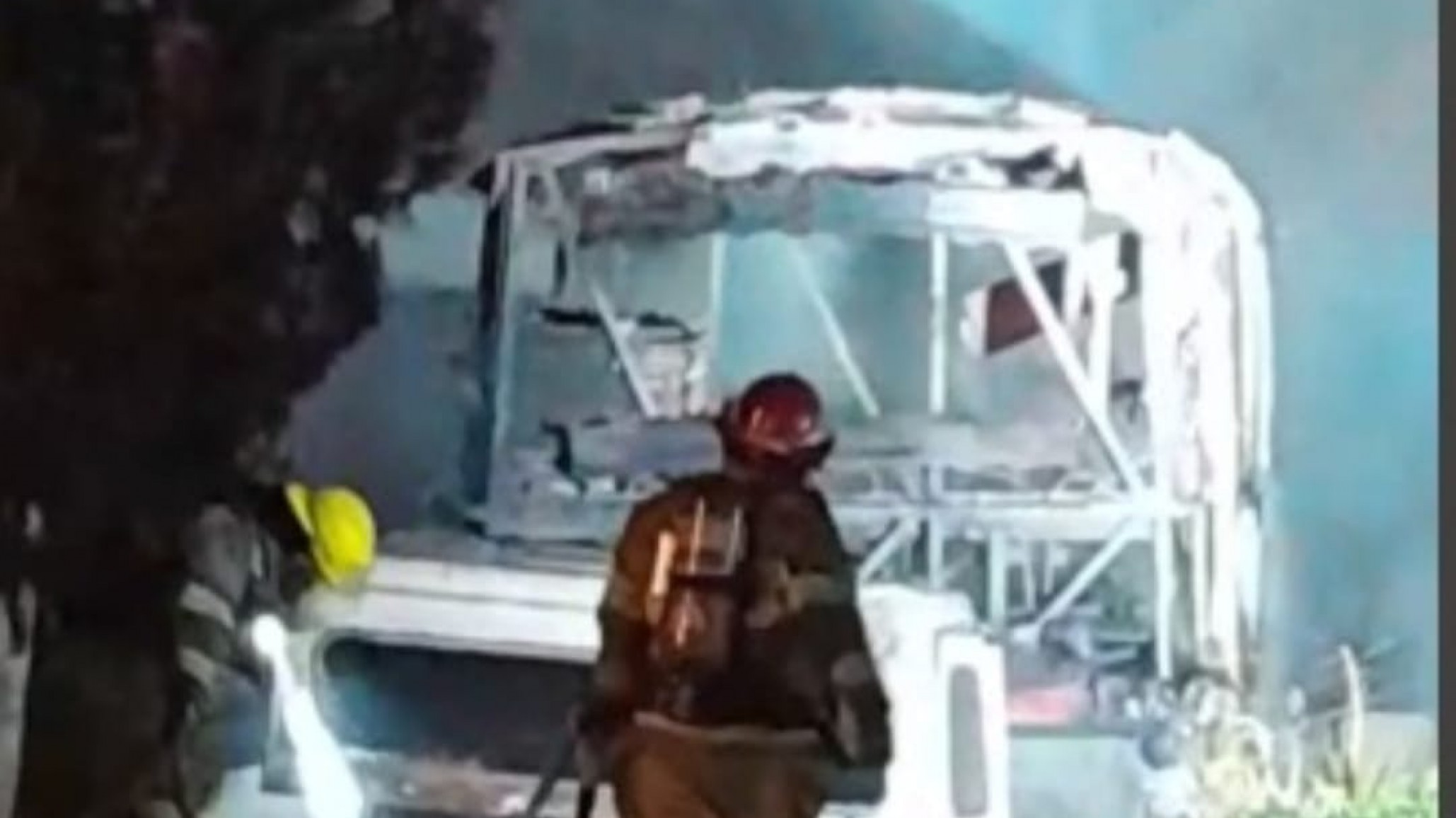 Incendio fatal: un hombre murió dentro del colectivo donde vivía