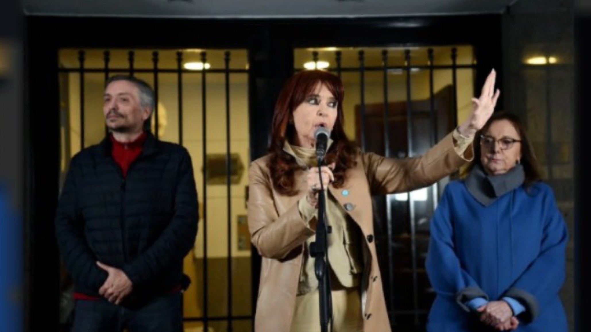 El Tribunal pidió a Migraciones reforzar los controles para impedir que Cristina salga del país