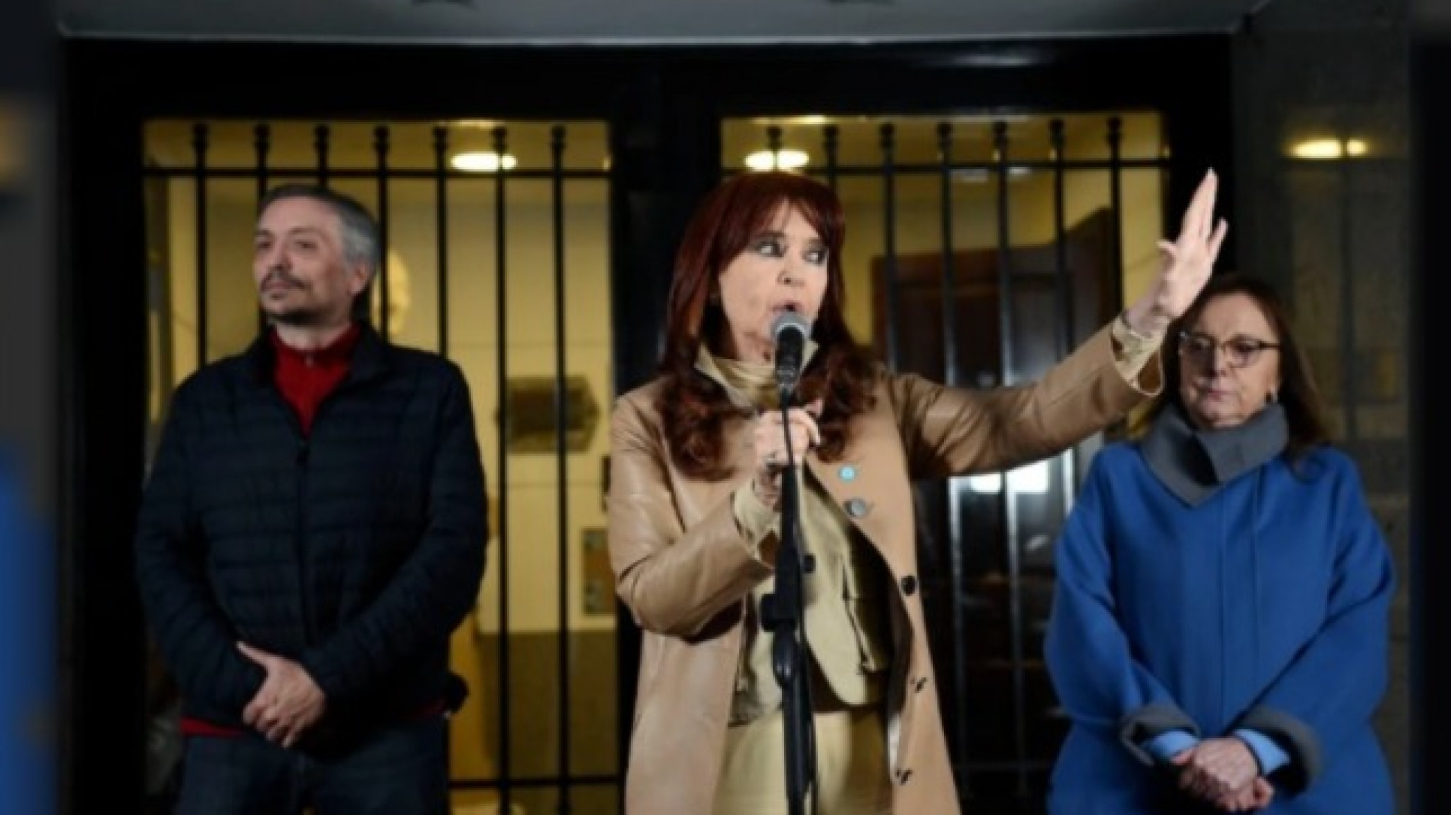 El Tribunal pidió a Migraciones reforzar los controles para impedir que Cristina salga del país