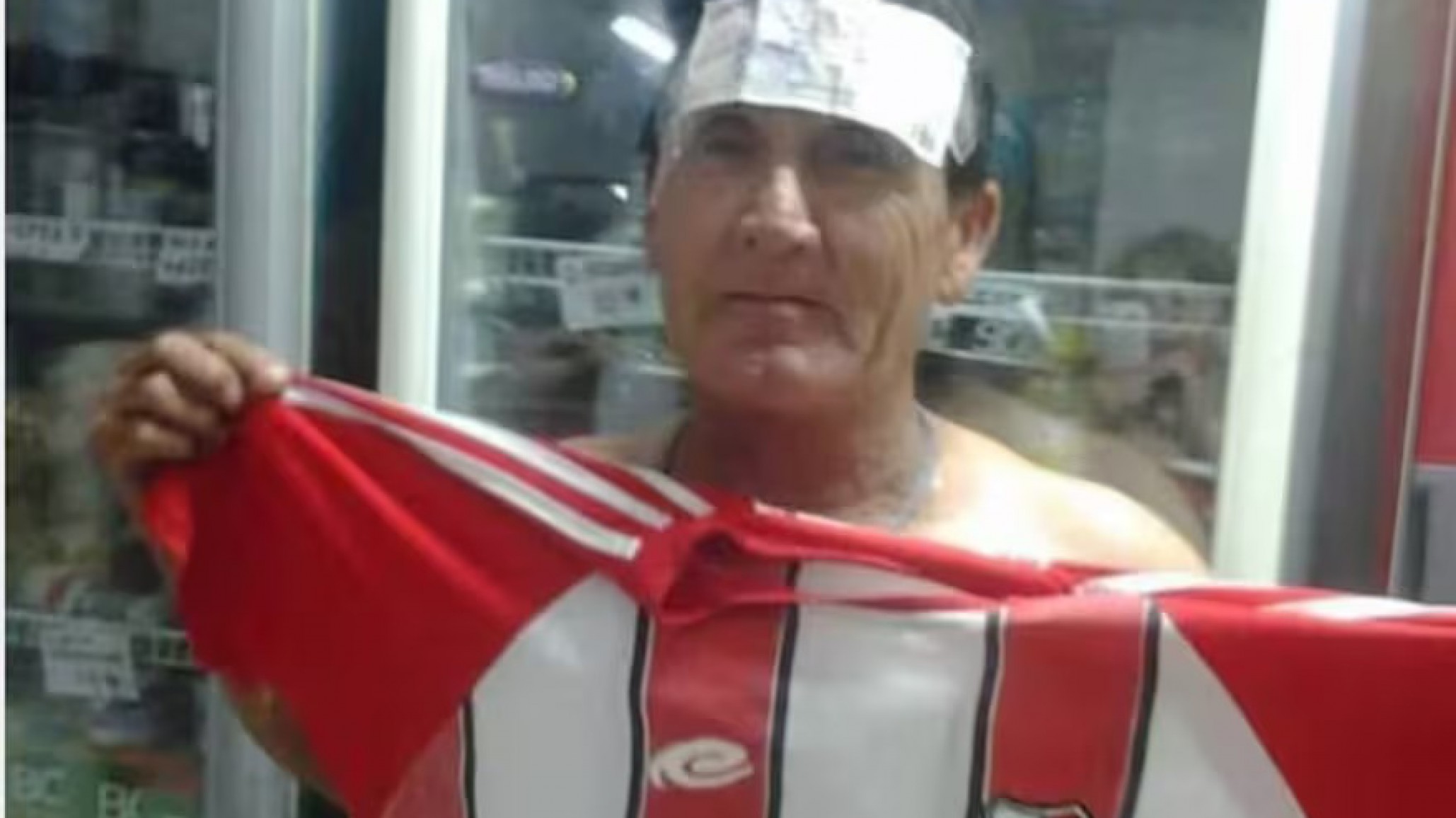 Cuidacoches devolvió $500.000 que recibió por error