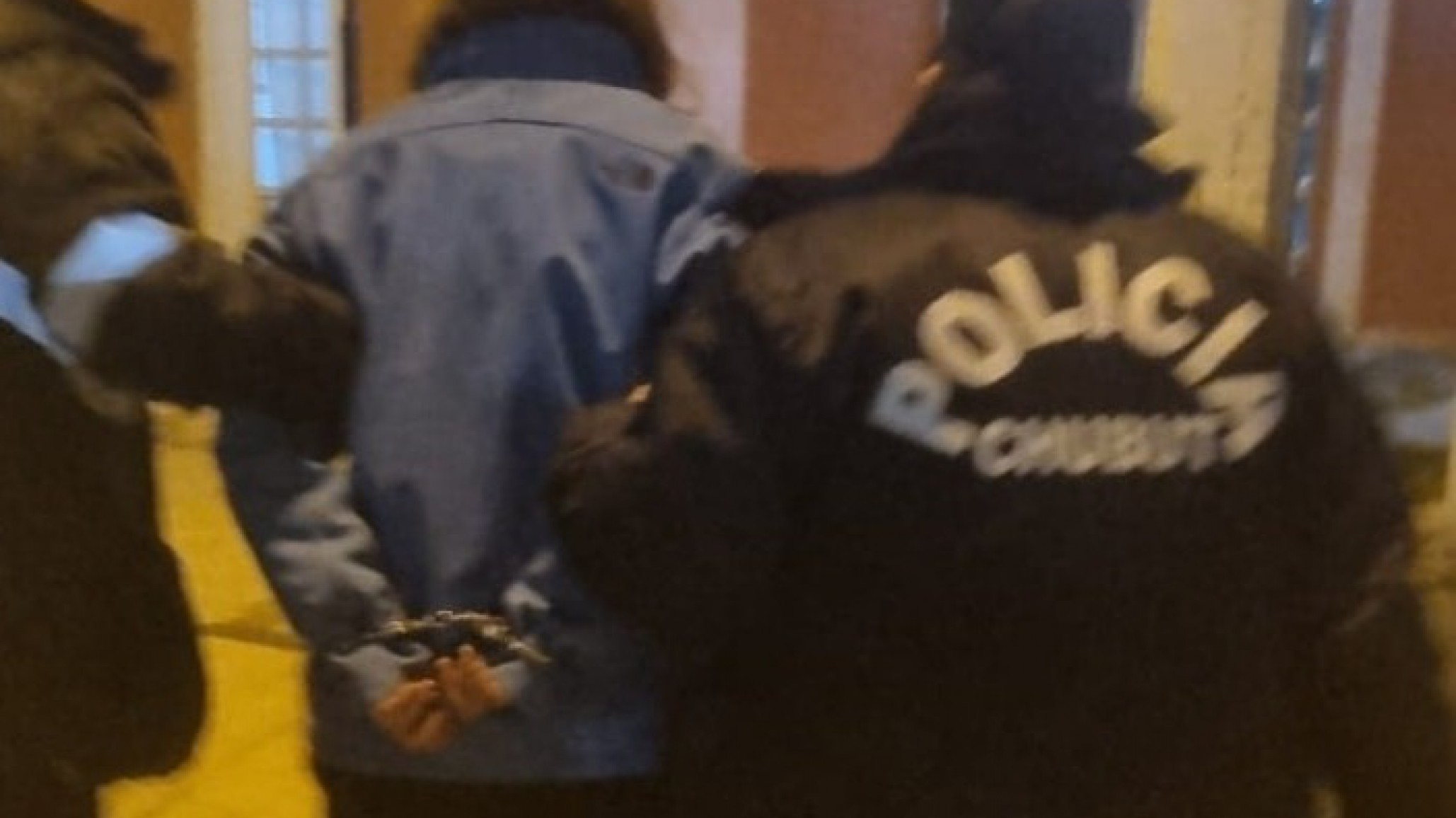 Detuvieron a una mujer por robar un celular en una remisería