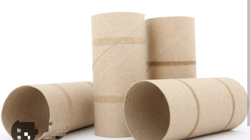 ¿Arte o delirio? Venden tubitos de papel higiénico a $500 en Caleta Olivia