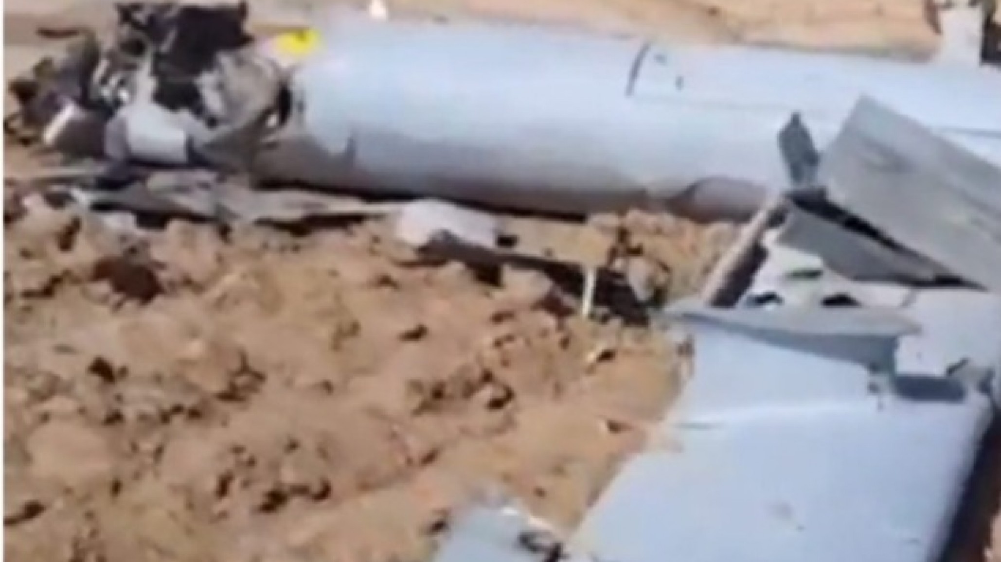 Irán mostró imágenes de un dron israelí derribado y crecen las evacuaciones