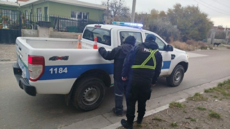 Lo buscaban por hurto y cayó intentando meterse en una casa de Km. 8
