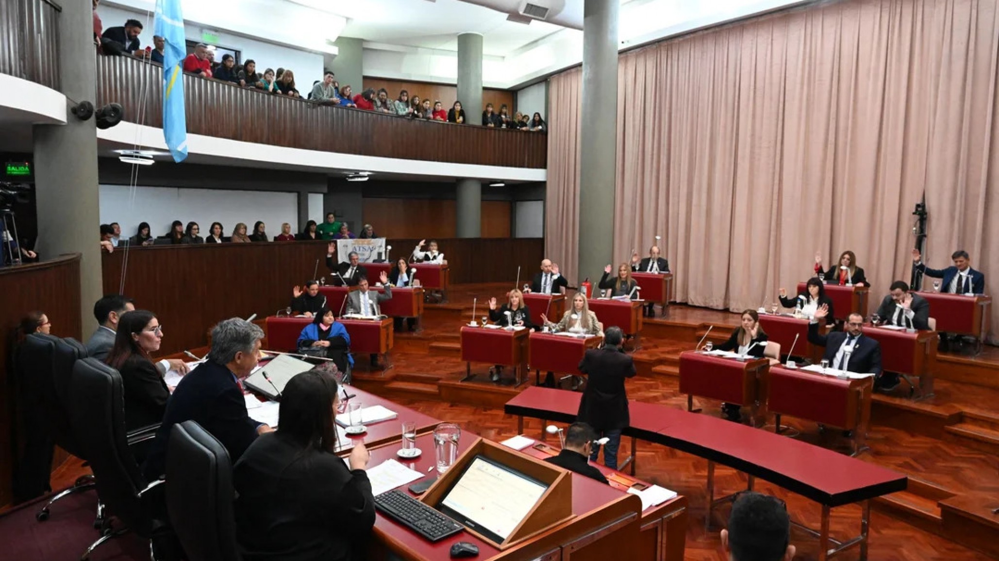 La legislatura prorrogó por 18 meses la emergencia económica solicitada por el gobierno provincial