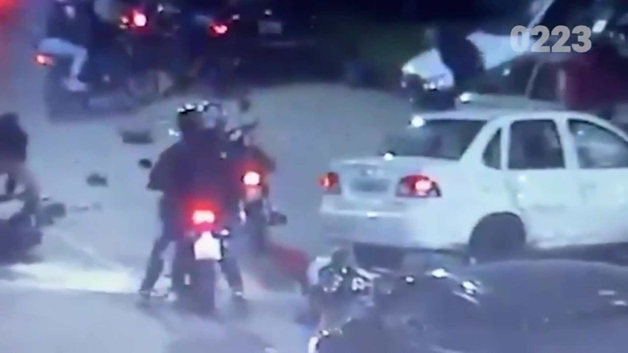 Tragedia en Mar del Plata: un auto chocó contra una caravana de motos, hay un muerto y seis heridos