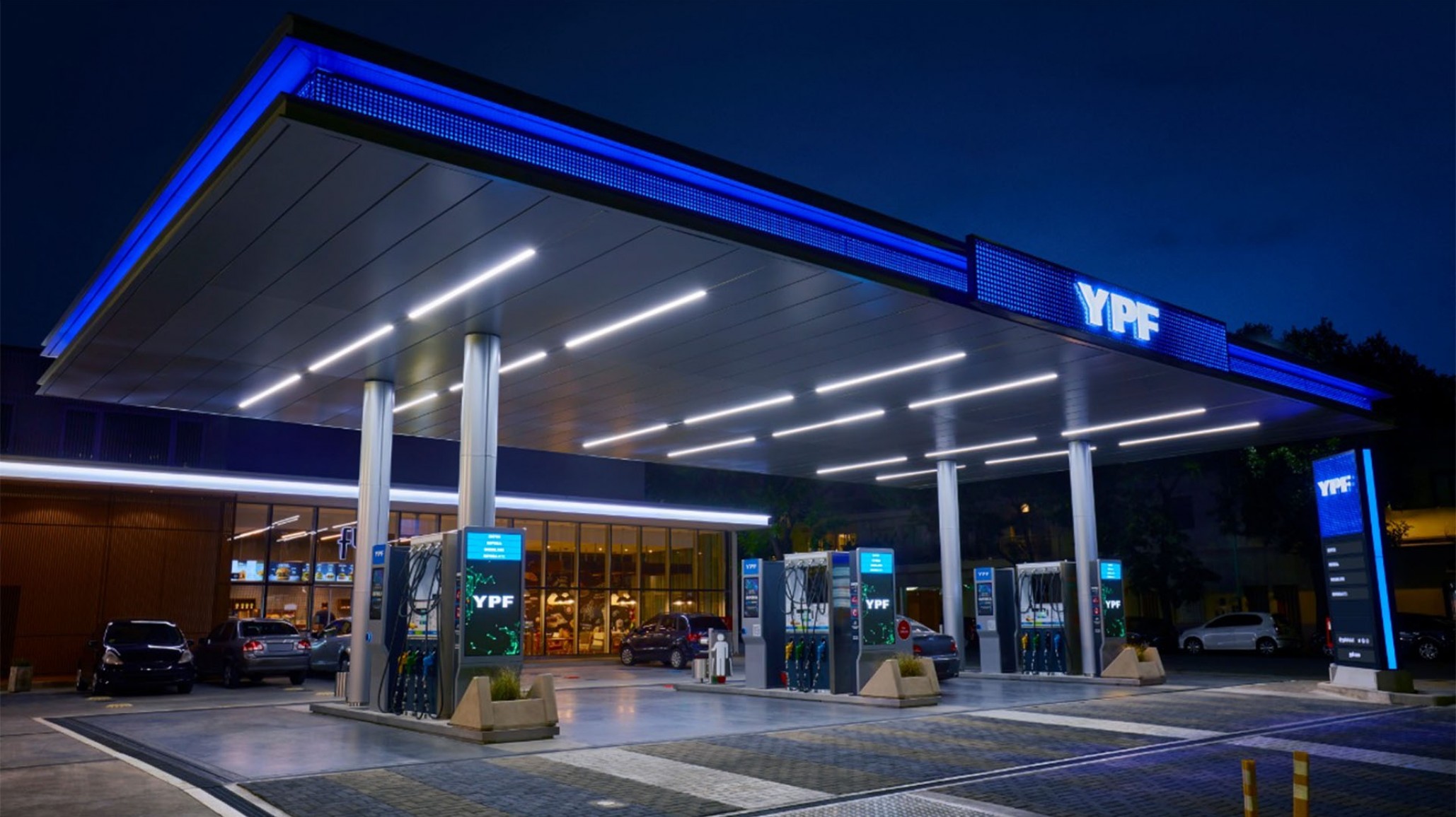 Petroleras aumentaron un 5% sus combustibles e YPF evalúa una suba