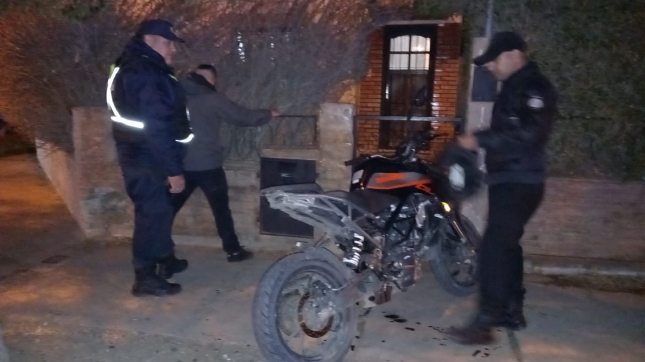 Se quiso fugar de un control en Comodoro, lo persiguieron y la moto era robada