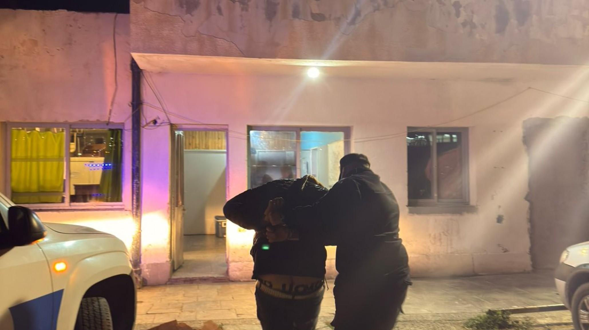 Reconocido delincuente de Comodoro fue nuevamente detenido: quiso robar en un comercio y huir de la policía