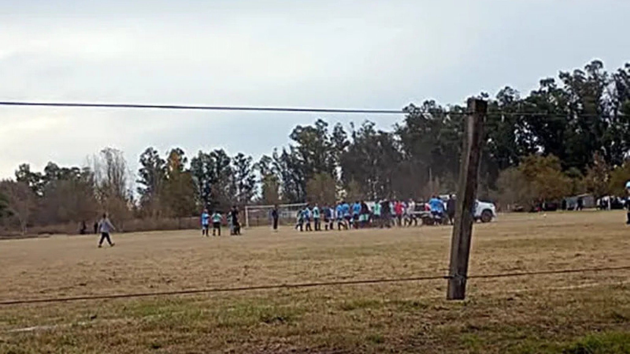 Tragedia en el futbol: un jugador murió tras descompensarse durante un partido