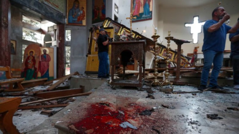 Un atacante suicida detonó explosivos dentro de una iglesia en Damasco y dejó 22 muertos y 63 heridos