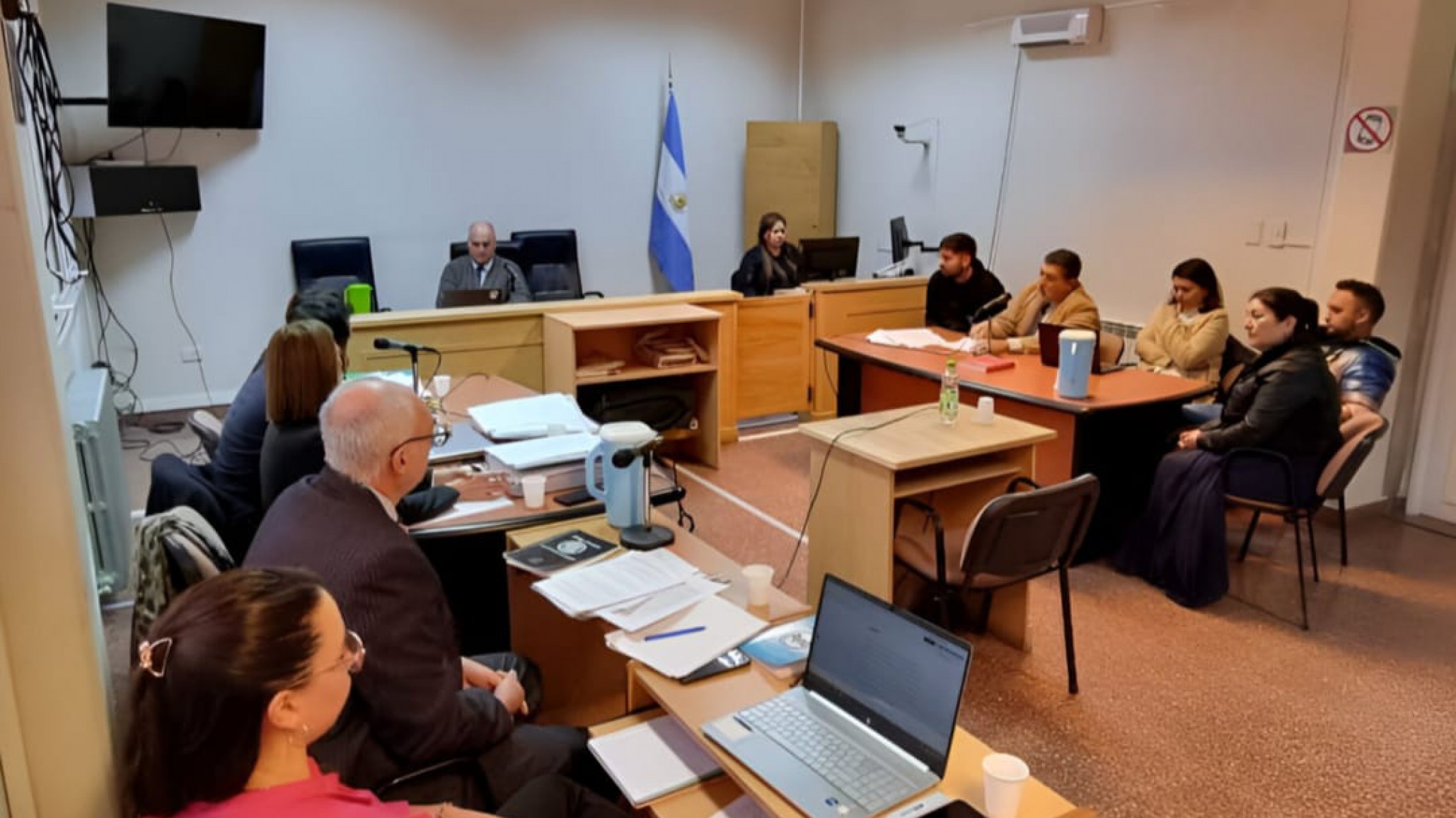 Juicio por el "cuento del falso nieto": estafaron a una peluquera, le robaron los ahorros y escaparon a Comodoro