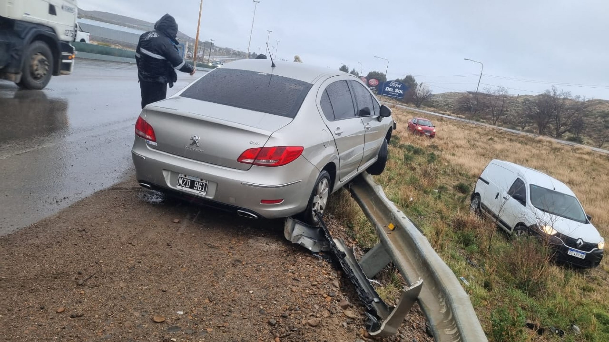 Una mujer sufrió un accidente en la rotonda de la Ruta 3 y 26