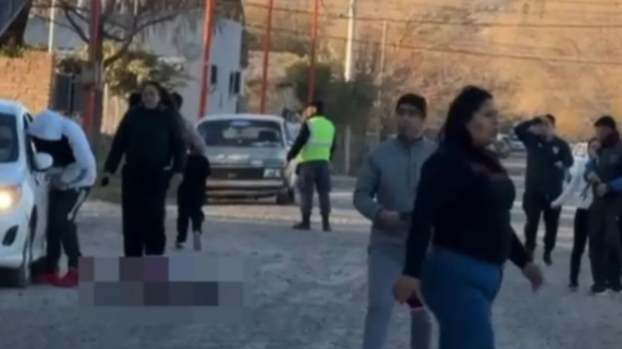 Asesinaron a un hombre a balazos en la puerta de una escuela en Río Negro: hay un detenido