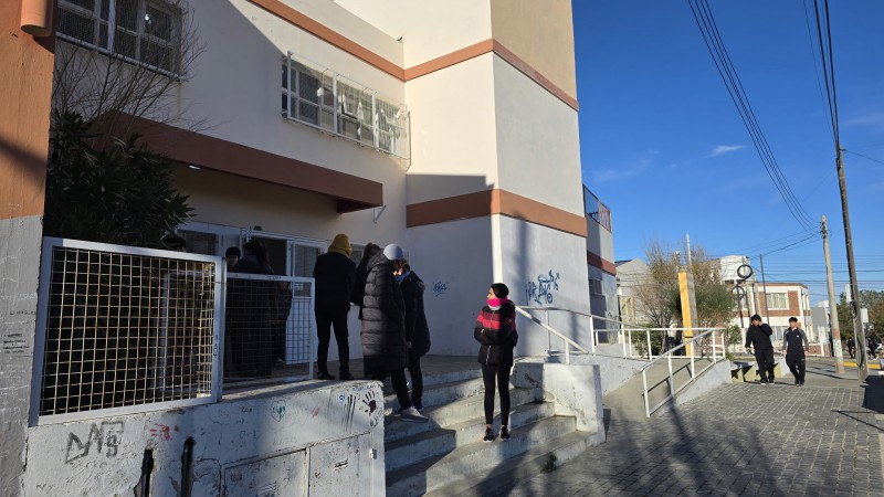 Amenazas y temor: En la Escuela 745 mañana suspenden las clases